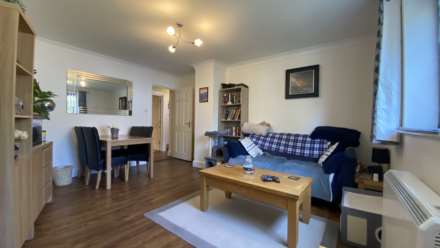 Spacious 1 Bed + Parking, Waverley Crescent, St Saviours Rd, Image 5