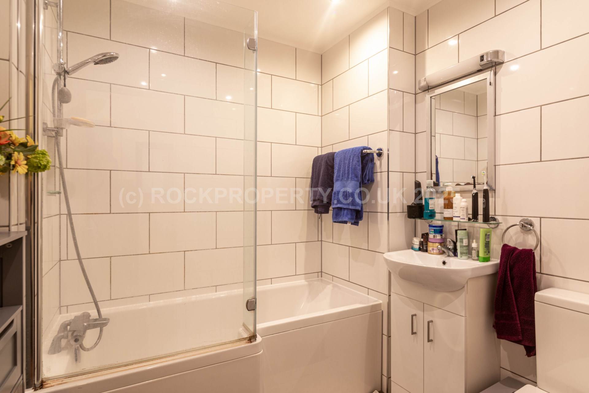 Spacious 1 Bed + Parking, Waverley Crescent, St Saviours Rd, Image 12