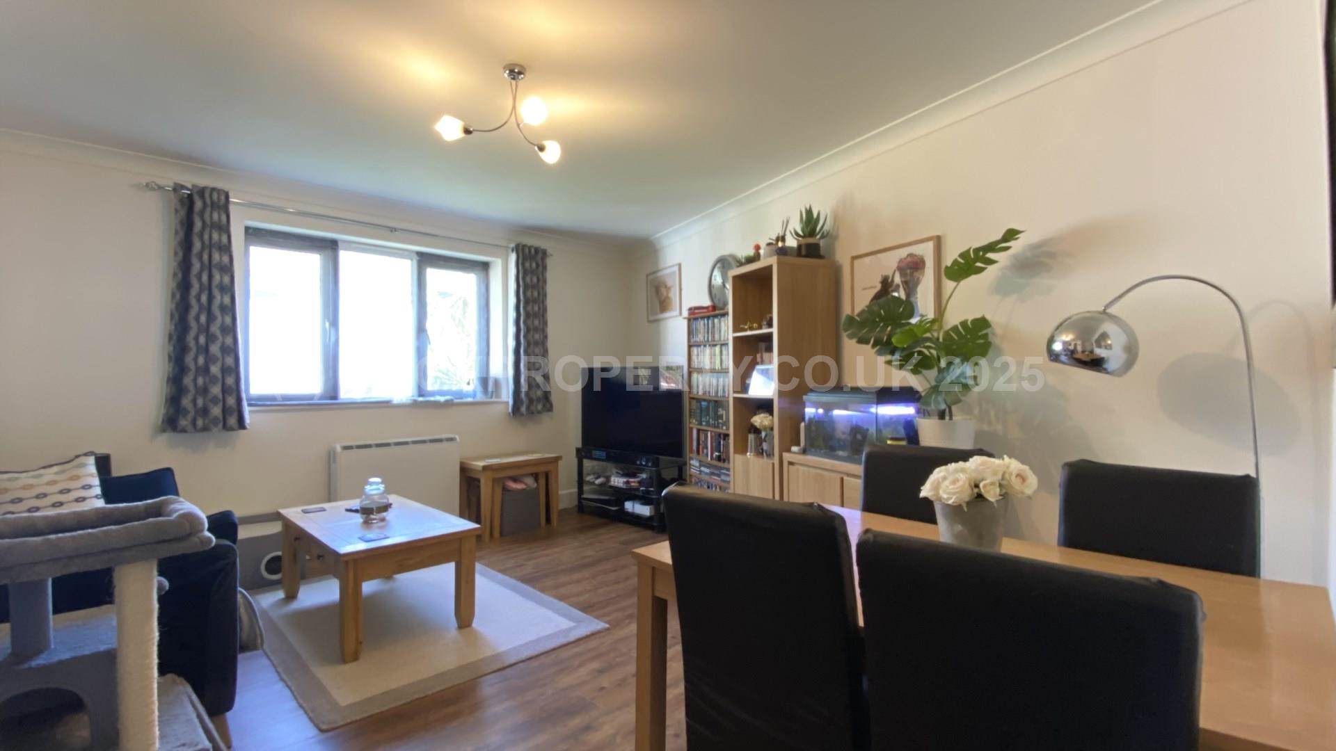 Spacious 1 Bed + Parking, Waverley Crescent, St Saviours Rd, Image 2