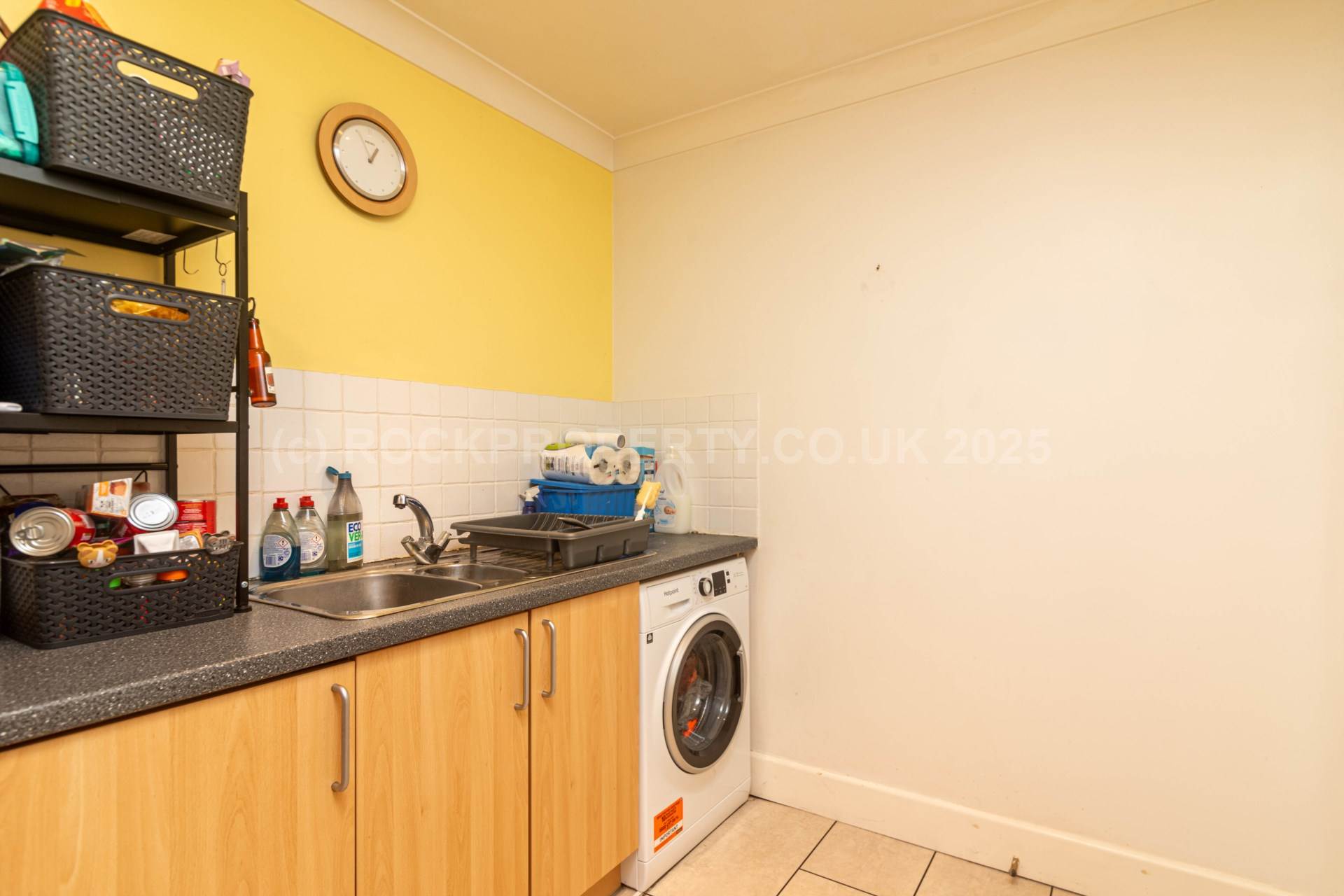 Spacious 1 Bed + Parking, Waverley Crescent, St Saviours Rd, Image 8