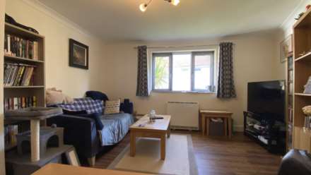 Spacious 1 Bed + Parking, Waverley Crescent, St Saviours Rd, Image 3