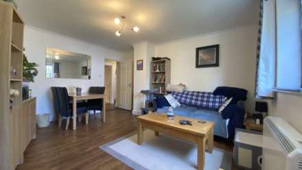 Spacious 1 Bed + Parking, Waverley Crescent, St Saviours Rd, Image 5