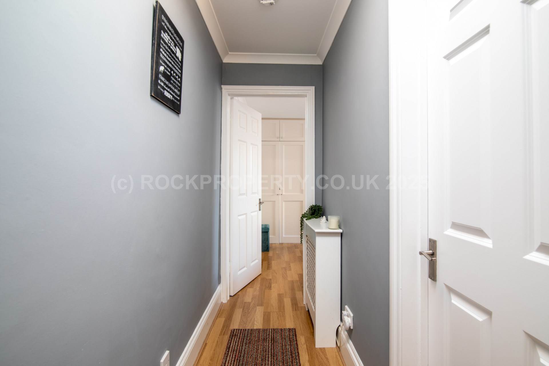 Large 2 Bed Flat + Parking, Town Outskirts, Image 9