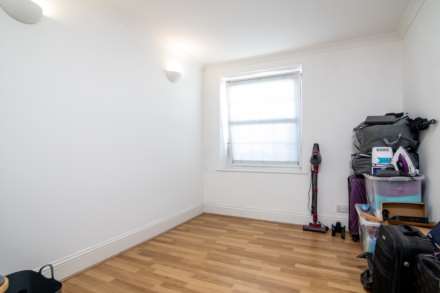 Large 2 Bed Flat + Parking, Town Outskirts, Image 12
