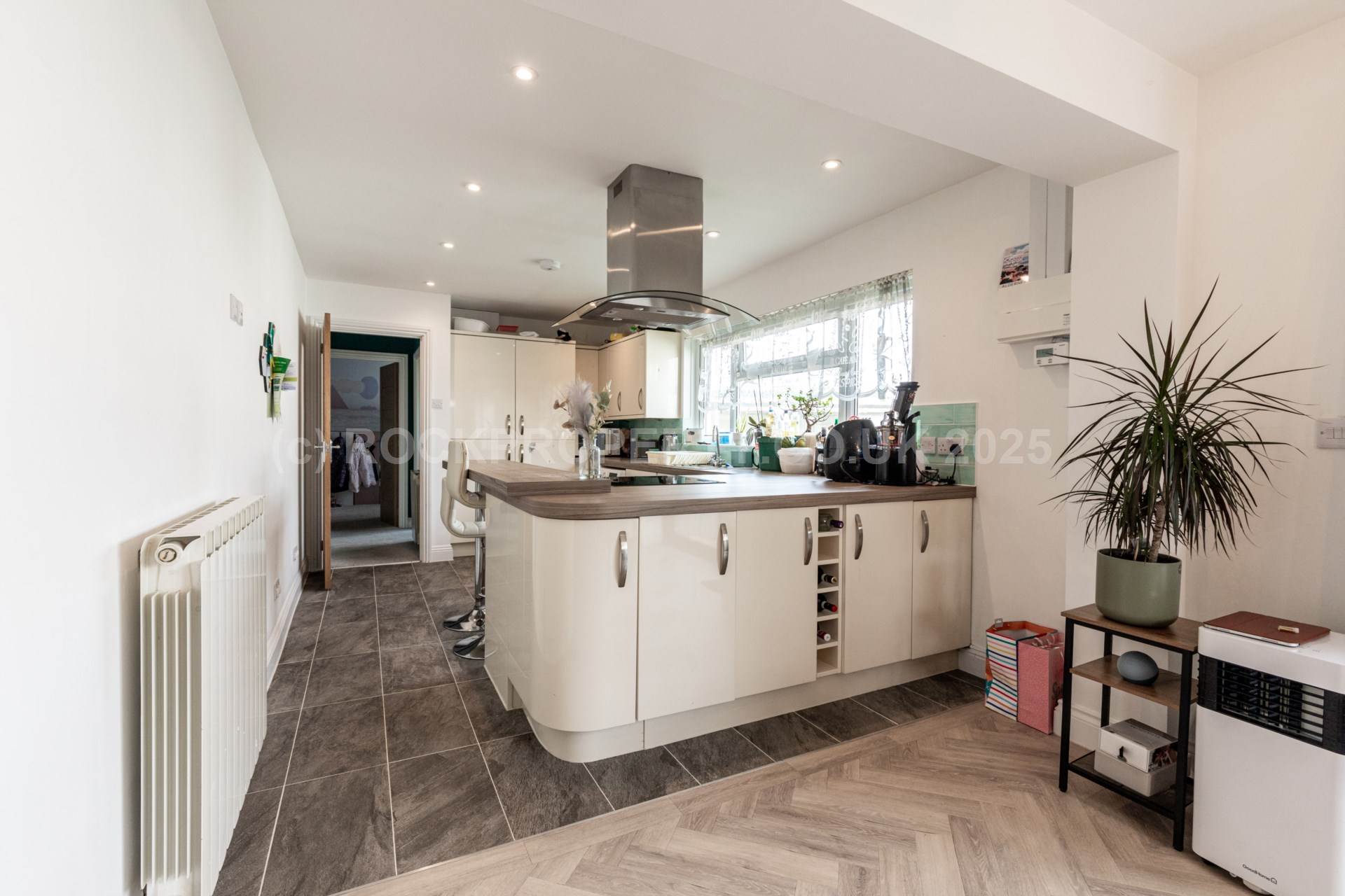 Detached 3 Bed 2 Bath Bungalow, Victoria Road, St Saviour, Image 11