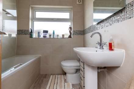 Detached 3 Bed 2 Bath Bungalow, Victoria Road, St Saviour, Image 19