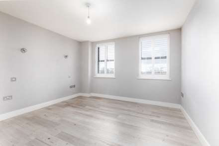 FABULOUS 1 BED + S/F BALCONY, Highfield Country Apartments, Rural Trinity, Image 11