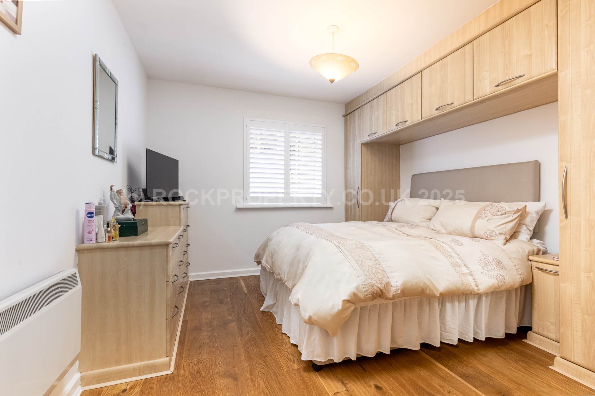 LARGE 2 BED GROUND FLOOR, Century Buildings, Patriotic St, Image 15