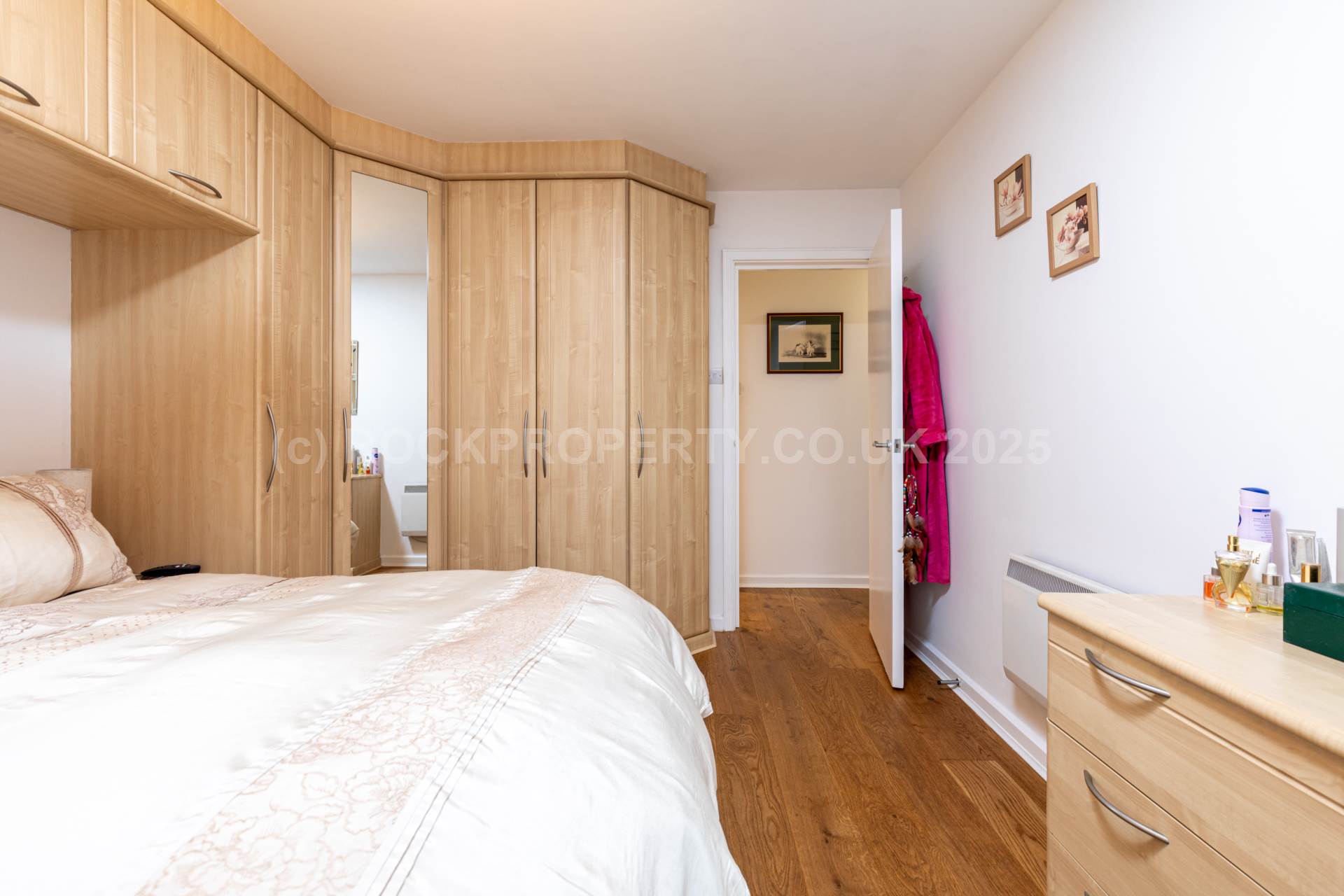 LARGE 2 BED GROUND FLOOR, Century Buildings, Patriotic St, Image 16