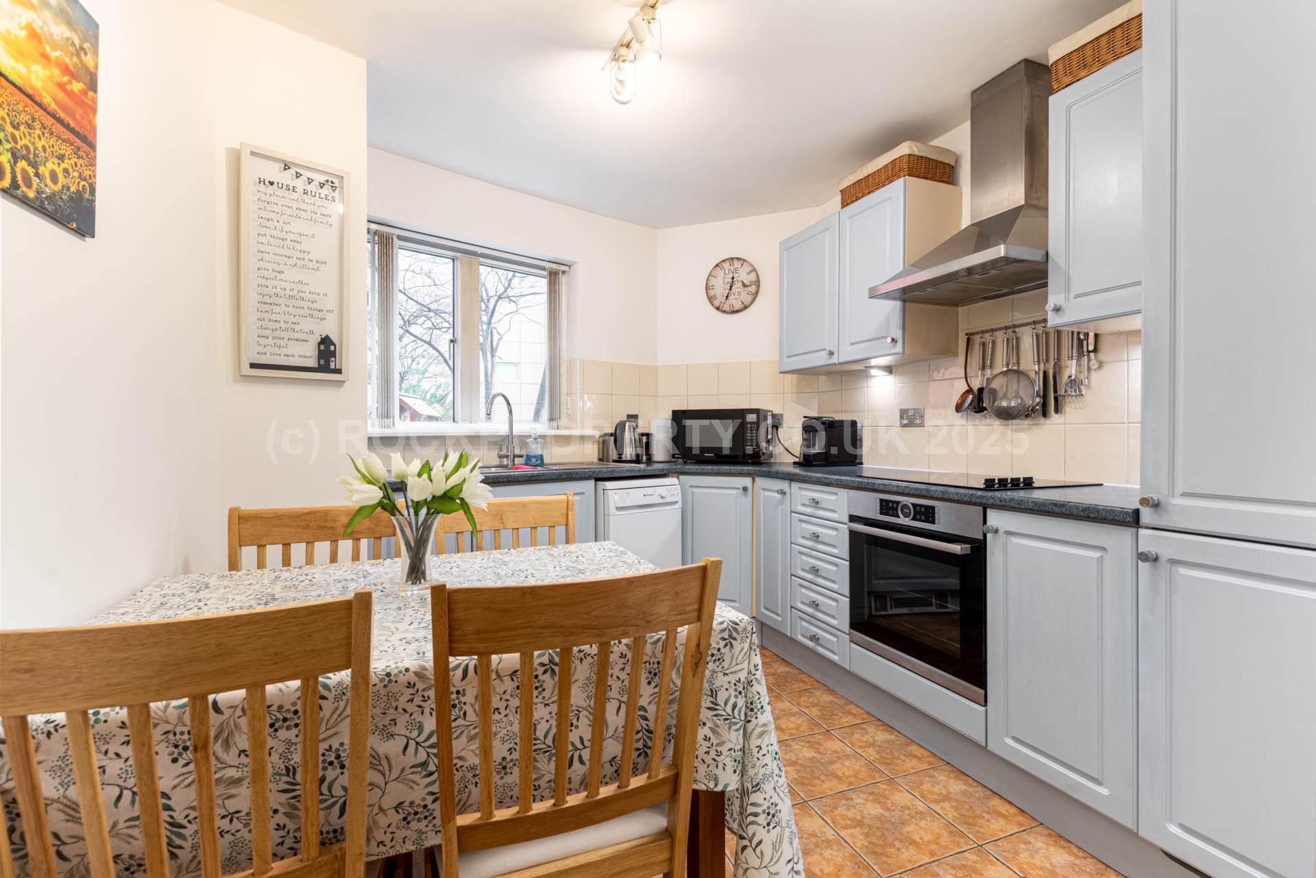 LARGE 2 BED GROUND FLOOR, Century Buildings, Patriotic St, Image 8