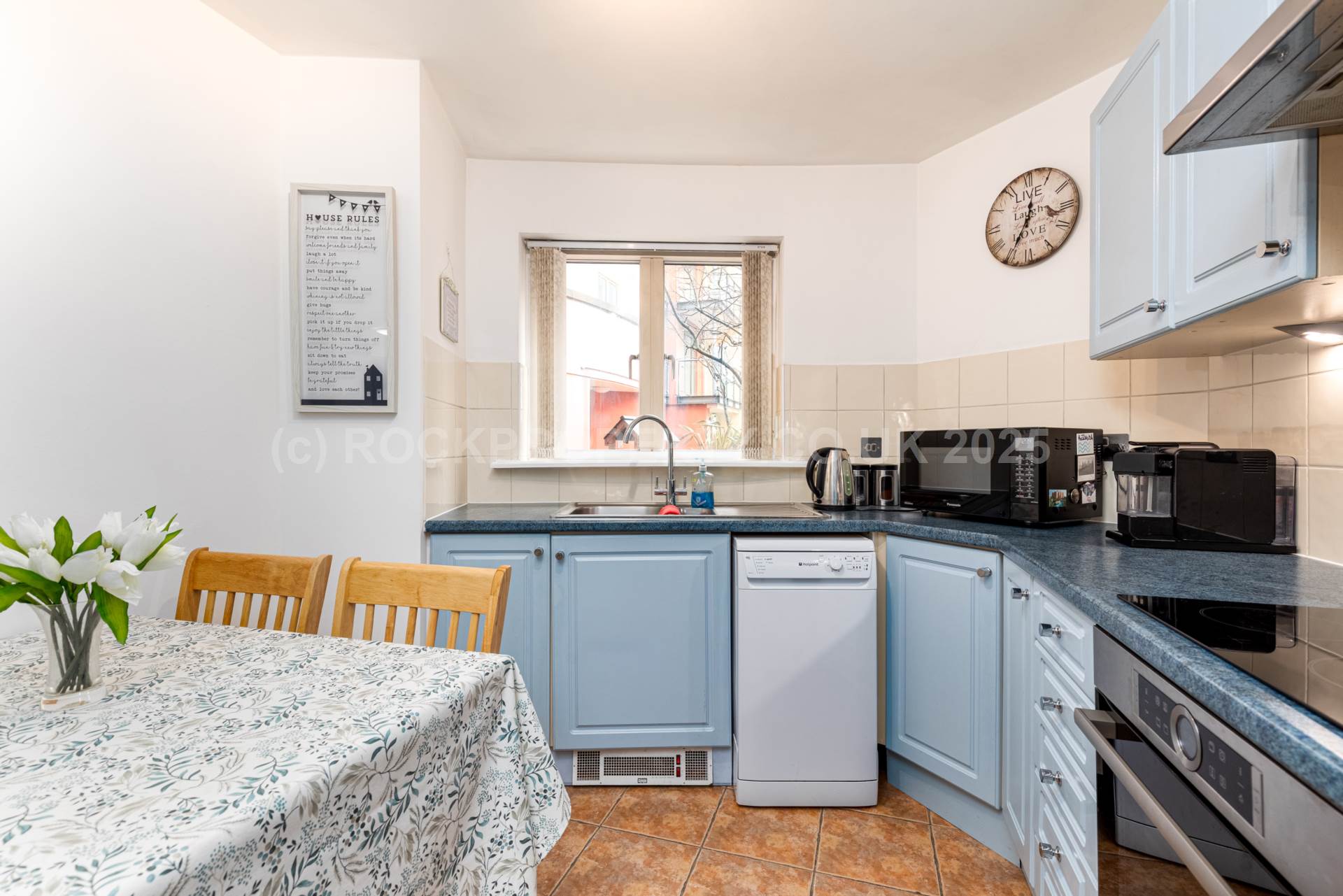 LARGE 2 BED GROUND FLOOR, Century Buildings, Patriotic St, Image 9