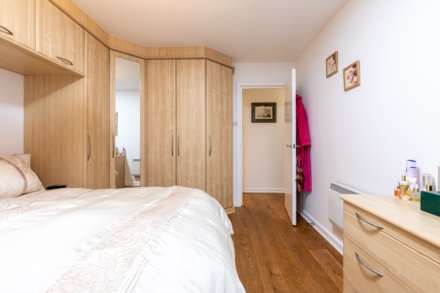 LARGE 2 BED GROUND FLOOR, Century Buildings, Patriotic St, Image 16