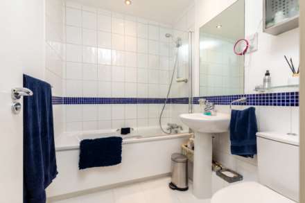 LARGE 2 BED GROUND FLOOR, Century Buildings, Patriotic St, Image 17