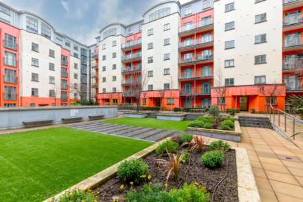 LARGE 2 BED GROUND FLOOR, Century Buildings, Patriotic St, Image 18