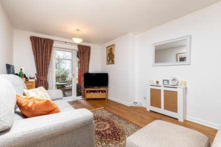 LARGE 2 BED GROUND FLOOR, Century Buildings, Patriotic St, Image 2