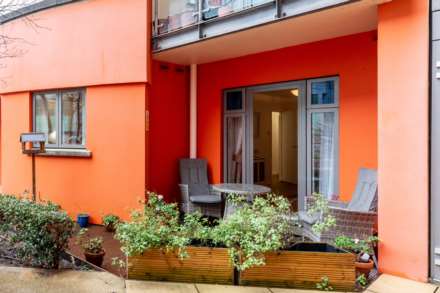 LARGE 2 BED GROUND FLOOR, Century Buildings, Patriotic St, Image 7