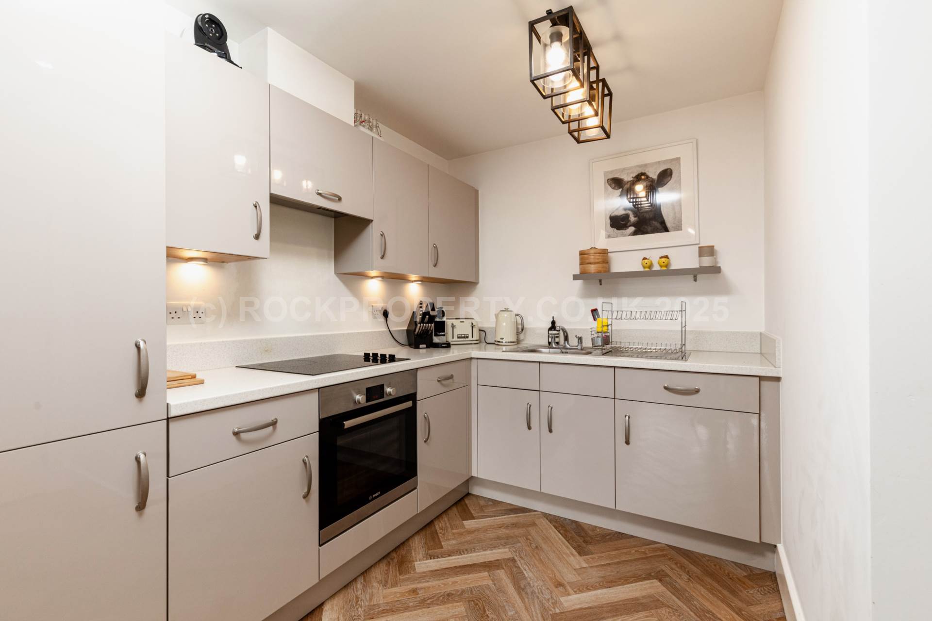 1 Bed + Sunny S/F Balcony, College Gardens, La Pouquelaye, Image 10