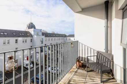 1 Bed + Sunny S/F Balcony, College Gardens, La Pouquelaye