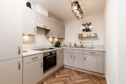 1 Bed + Sunny S/F Balcony, College Gardens, La Pouquelaye, Image 10