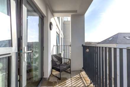 1 Bed + Sunny S/F Balcony, College Gardens, La Pouquelaye, Image 2
