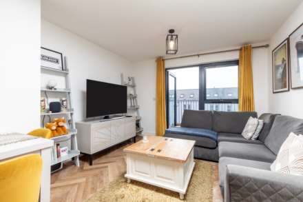 1 Bed + Sunny S/F Balcony, College Gardens, La Pouquelaye, Image 3