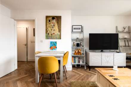 1 Bed + Sunny S/F Balcony, College Gardens, La Pouquelaye, Image 7