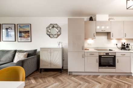 1 Bed + Sunny S/F Balcony, College Gardens, La Pouquelaye, Image 8