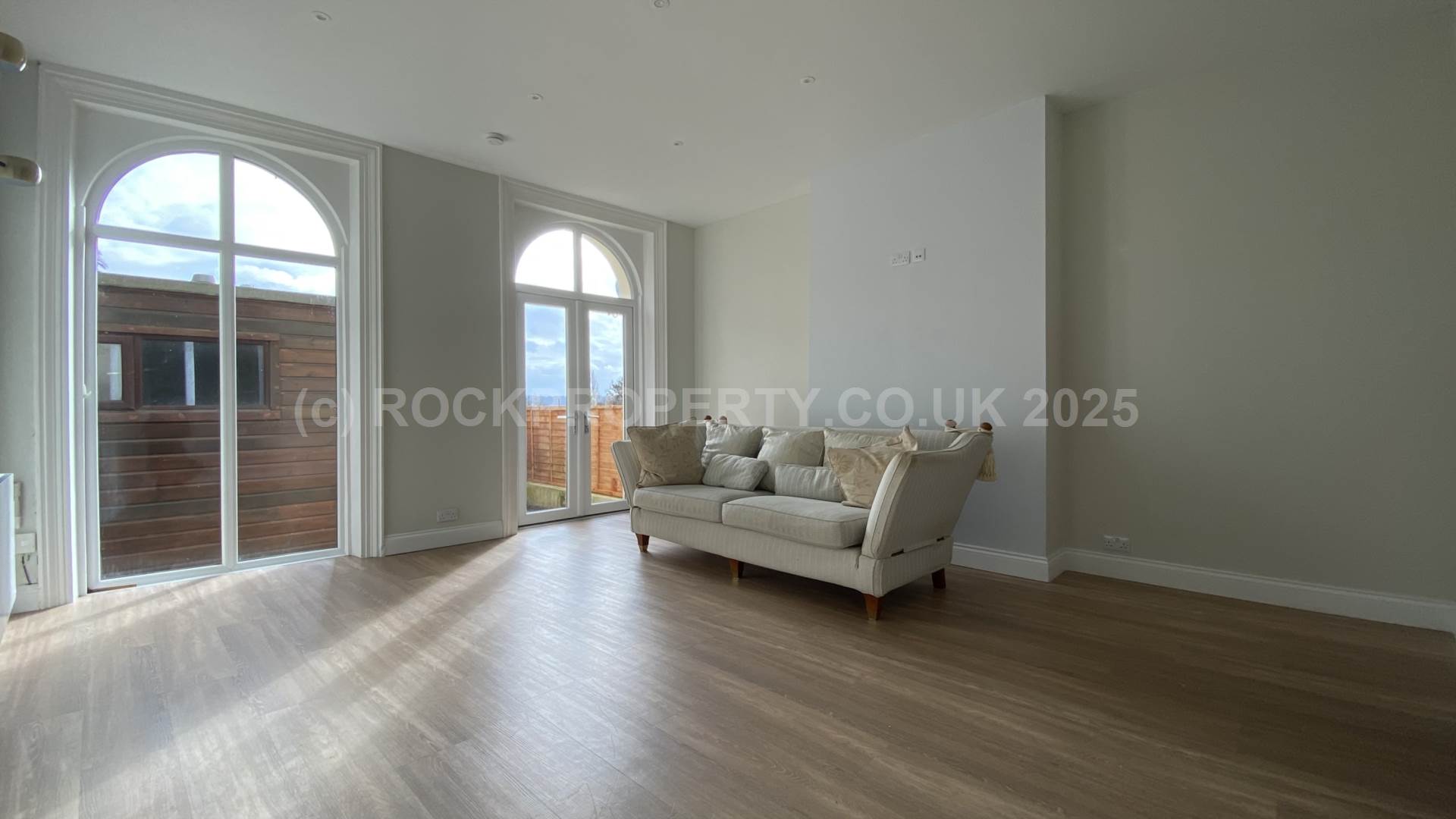 Large 1 Bed Flat + Garden & Parking, Kingsworthy, St Lawrence, Image 1