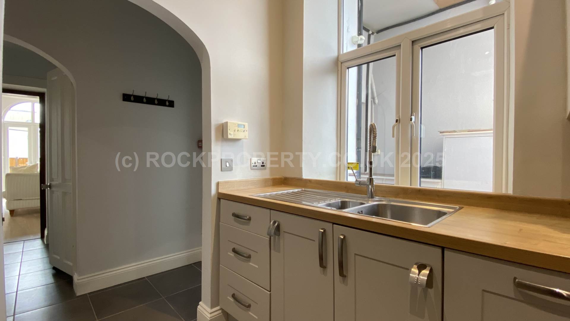 Large 1 Bed Flat + Garden & Parking, Kingsworthy, St Lawrence, Image 11