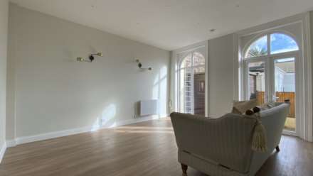 Large 1 Bed Flat + Garden & Parking, Kingsworthy, St Lawrence, Image 2