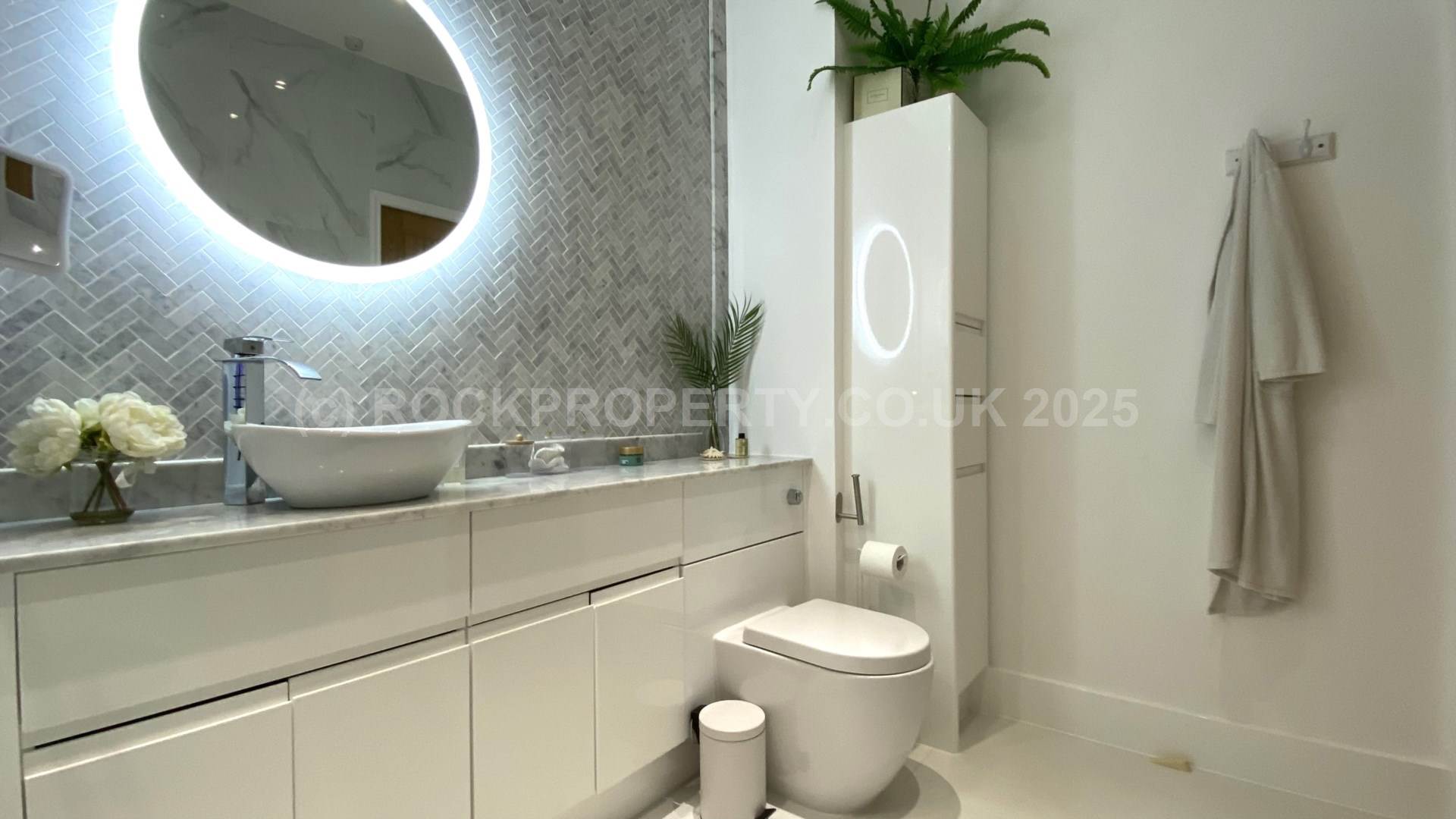 Large 2 Double Bed + Parking, Royal Bank Court, Mont Millais, Image 15