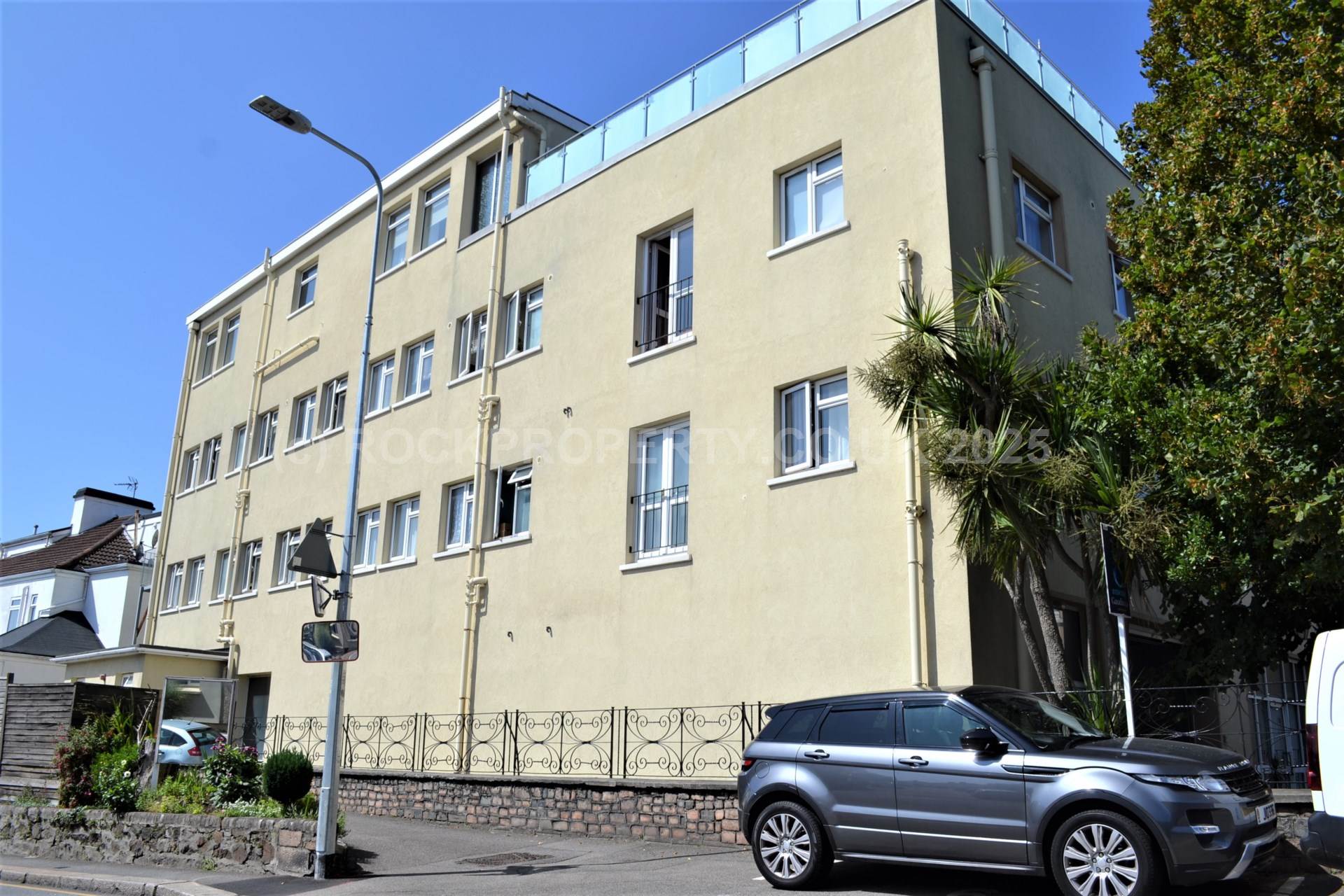 Large 2 Double Bed + Parking, Royal Bank Court, Mont Millais, Image 19