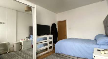 Large 2 Double Bed + Parking, Royal Bank Court, Mont Millais, Image 10