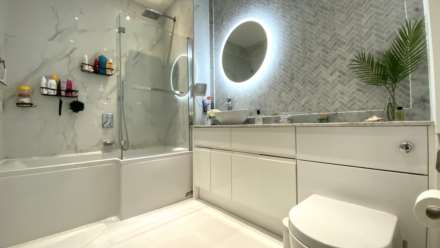 Large 2 Double Bed + Parking, Royal Bank Court, Mont Millais, Image 14