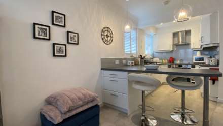 Large Modern 1 Bed + Parking, Coast Road, Grouville, Image 5