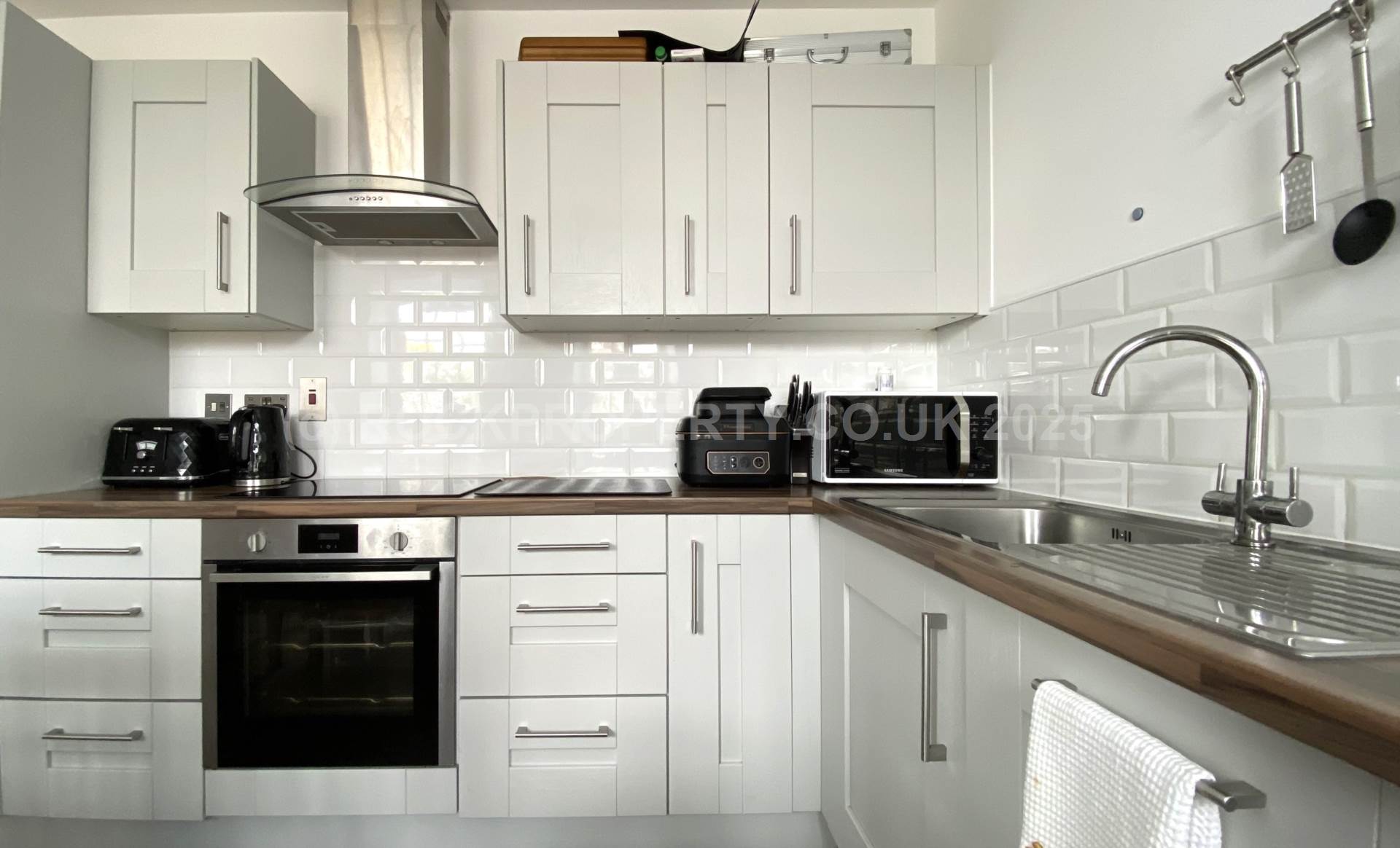 LOVELY 2 BED COTTAGE, The Parade, St Helier, Image 2