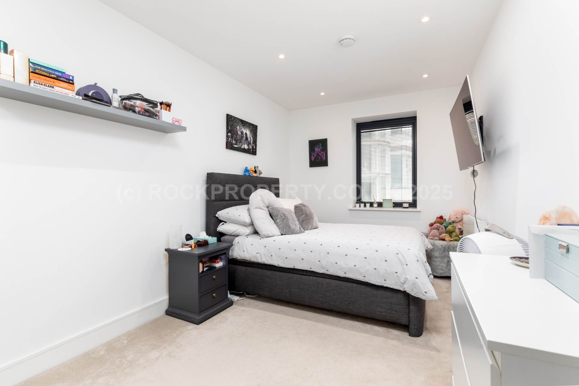 2 Double Beds + Balcony, The Soane, St Helier, Image 10