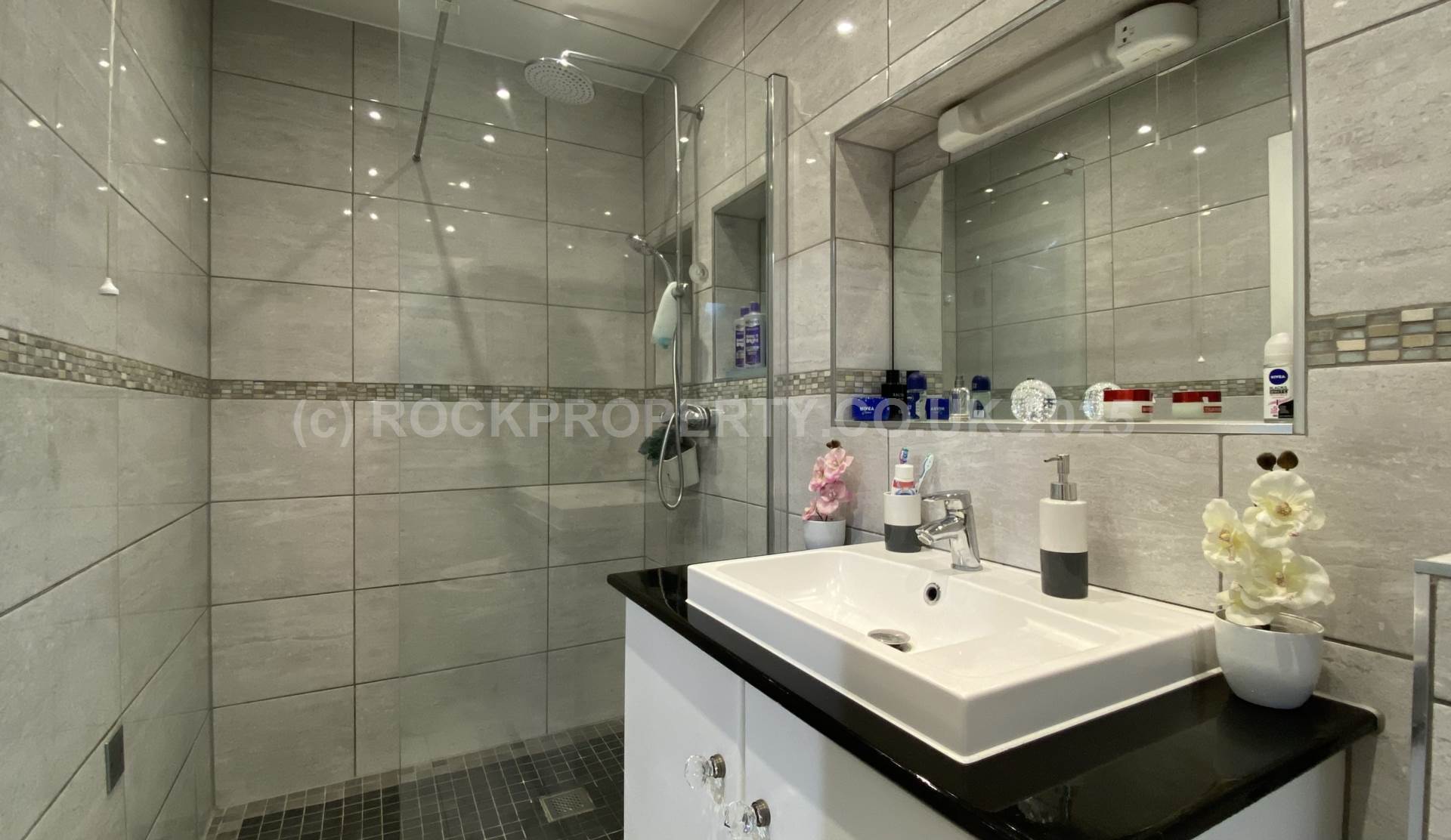 2 Bed Bungalow + Parking, Le Geyt Road, St Saviour, Image 16