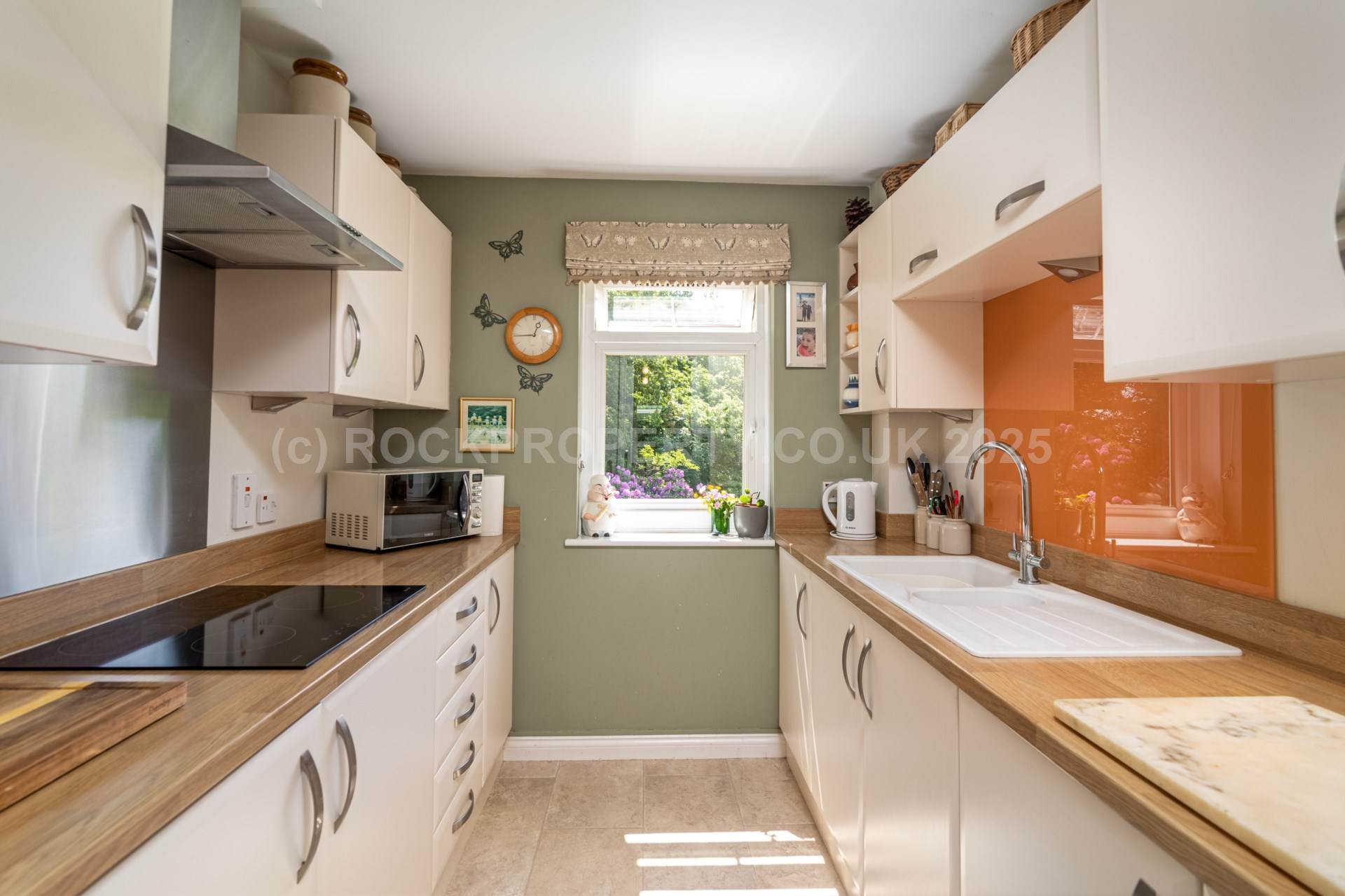SUPERB 2 BED APARTMENT, Oaklands Manor, Rural St Saviour, Image 11