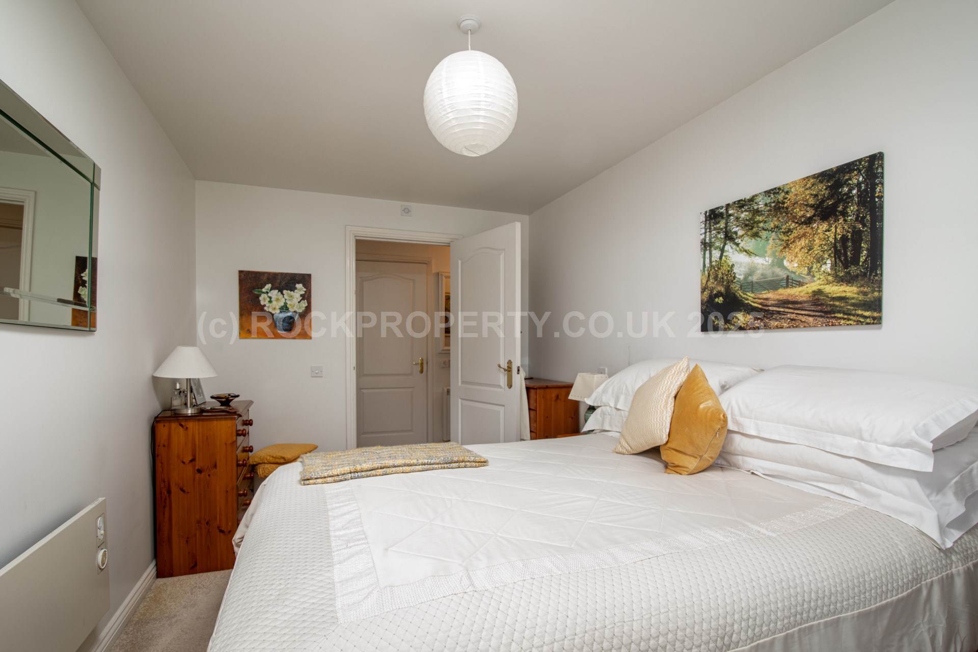 SUPERB 2 BED APARTMENT, Oaklands Manor, Rural St Saviour, Image 16