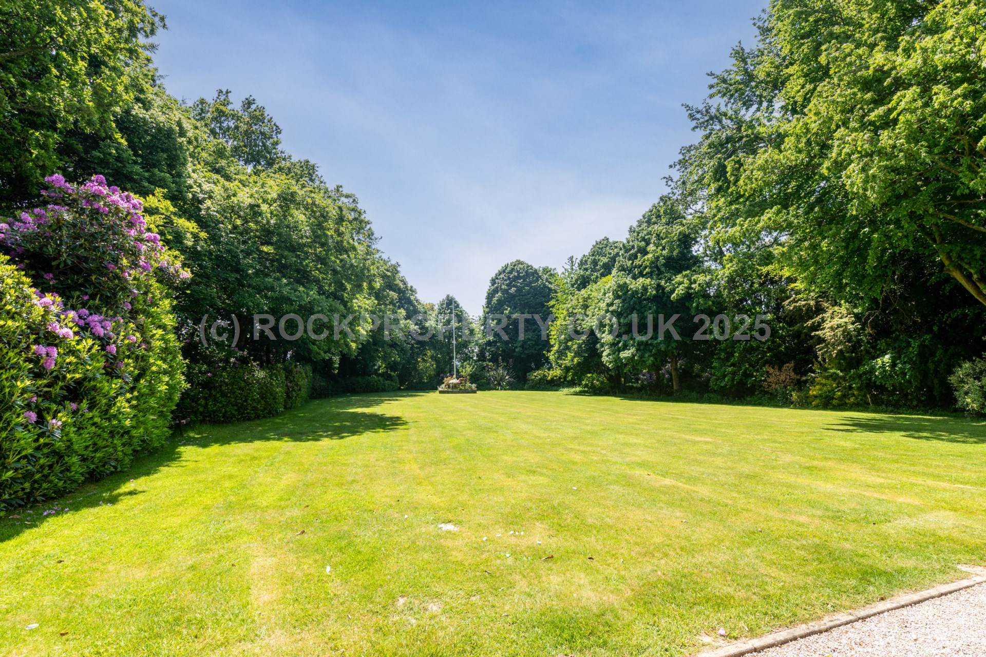 SUPERB 2 BED APARTMENT, Oaklands Manor, Rural St Saviour, Image 2