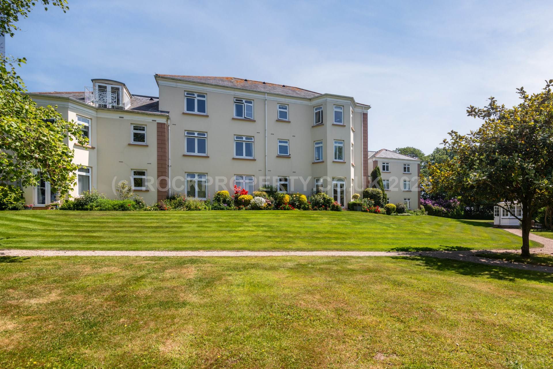 SUPERB 2 BED APARTMENT, Oaklands Manor, Rural St Saviour, Image 23