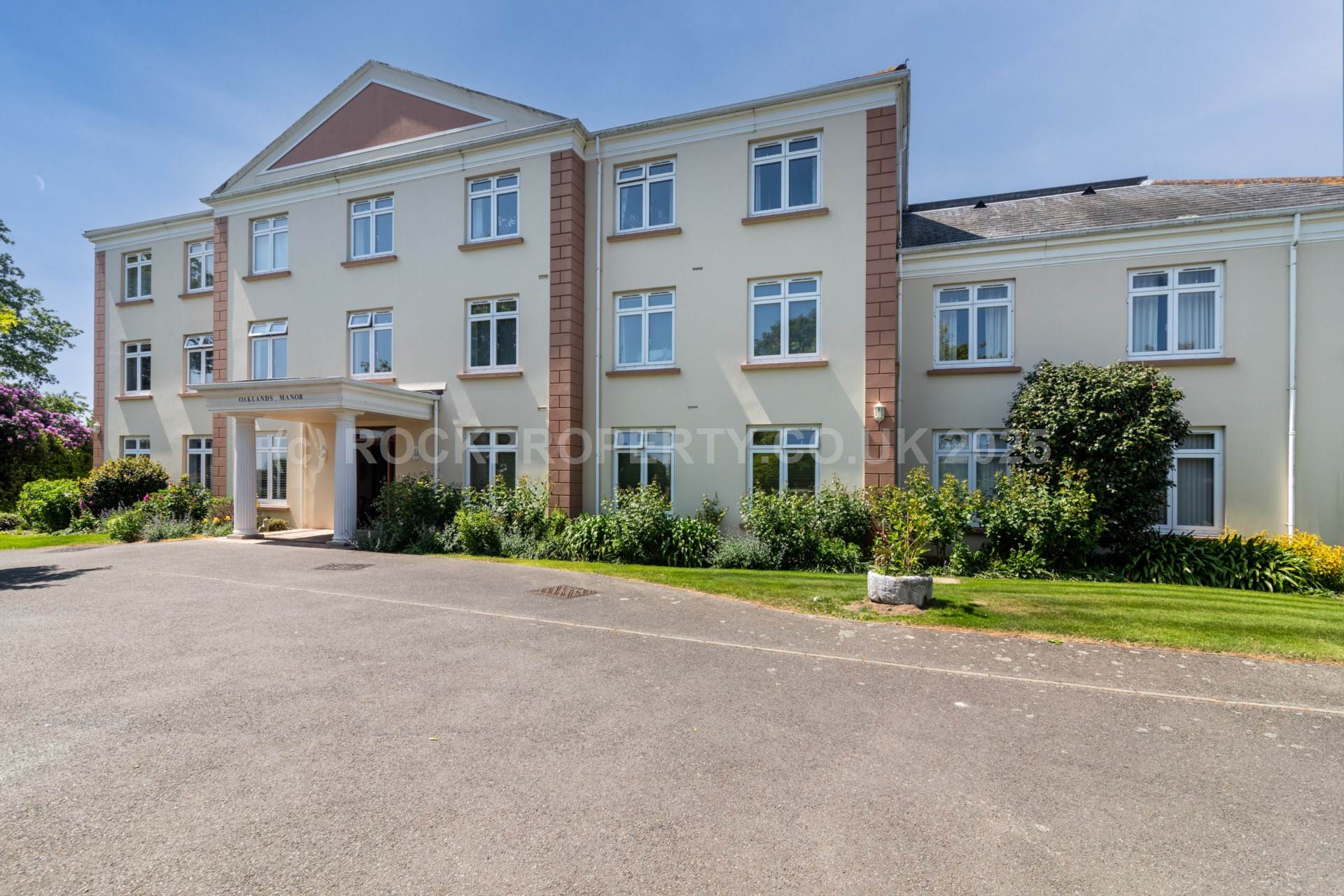 SUPERB 2 BED APARTMENT, Oaklands Manor, Rural St Saviour, Image 24