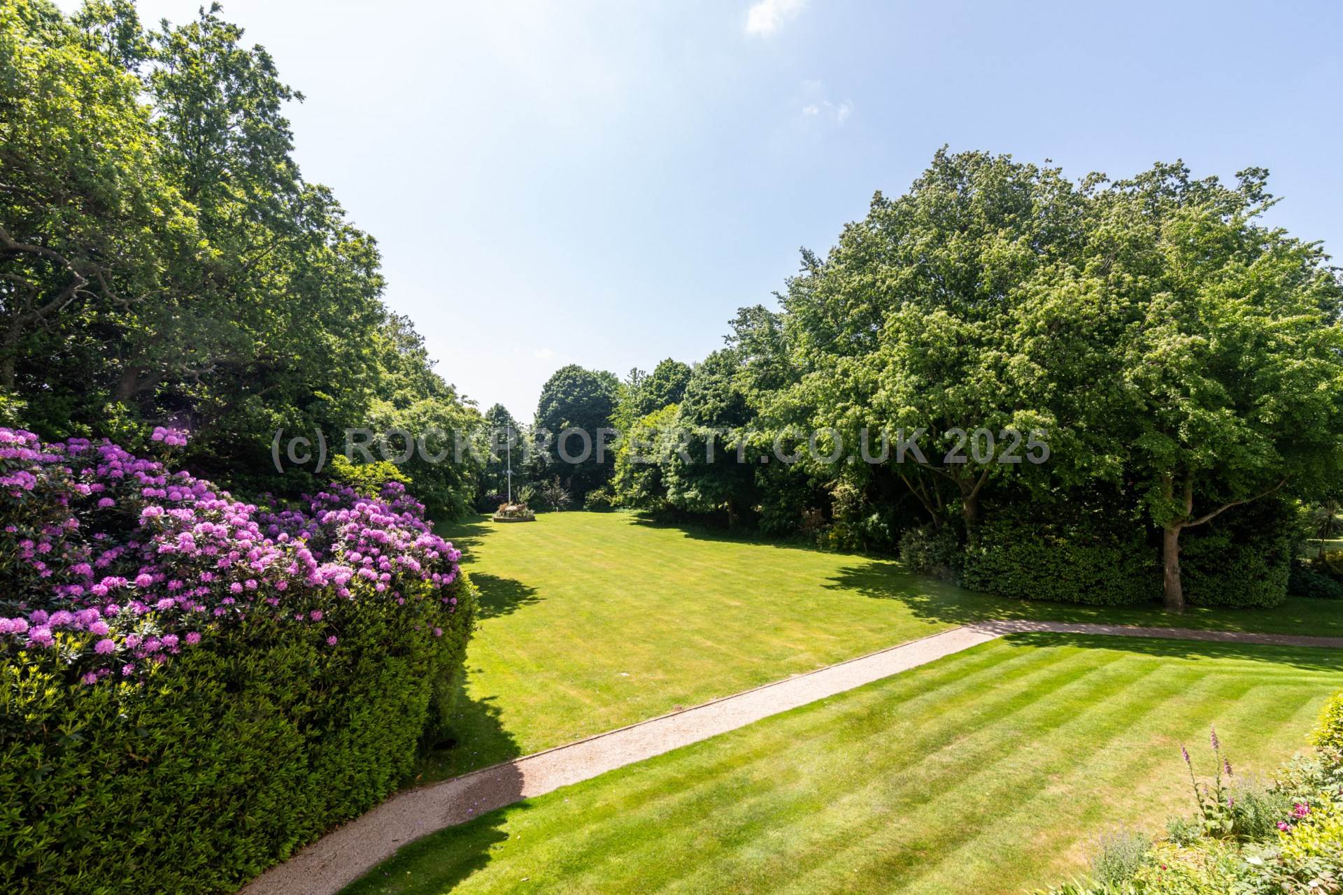 SUPERB 2 BED APARTMENT, Oaklands Manor, Rural St Saviour, Image 3