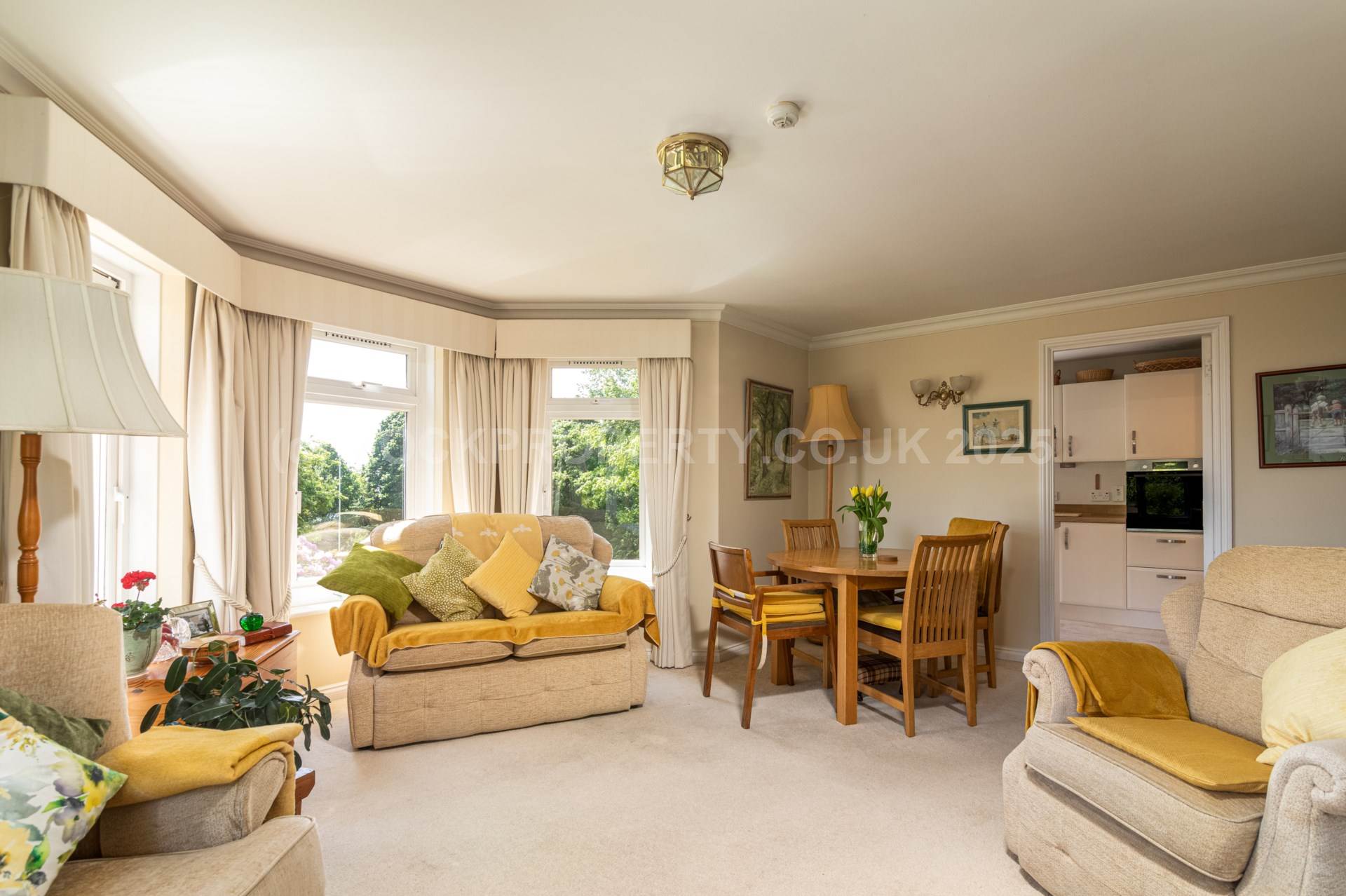 SUPERB 2 BED APARTMENT, Oaklands Manor, Rural St Saviour, Image 6