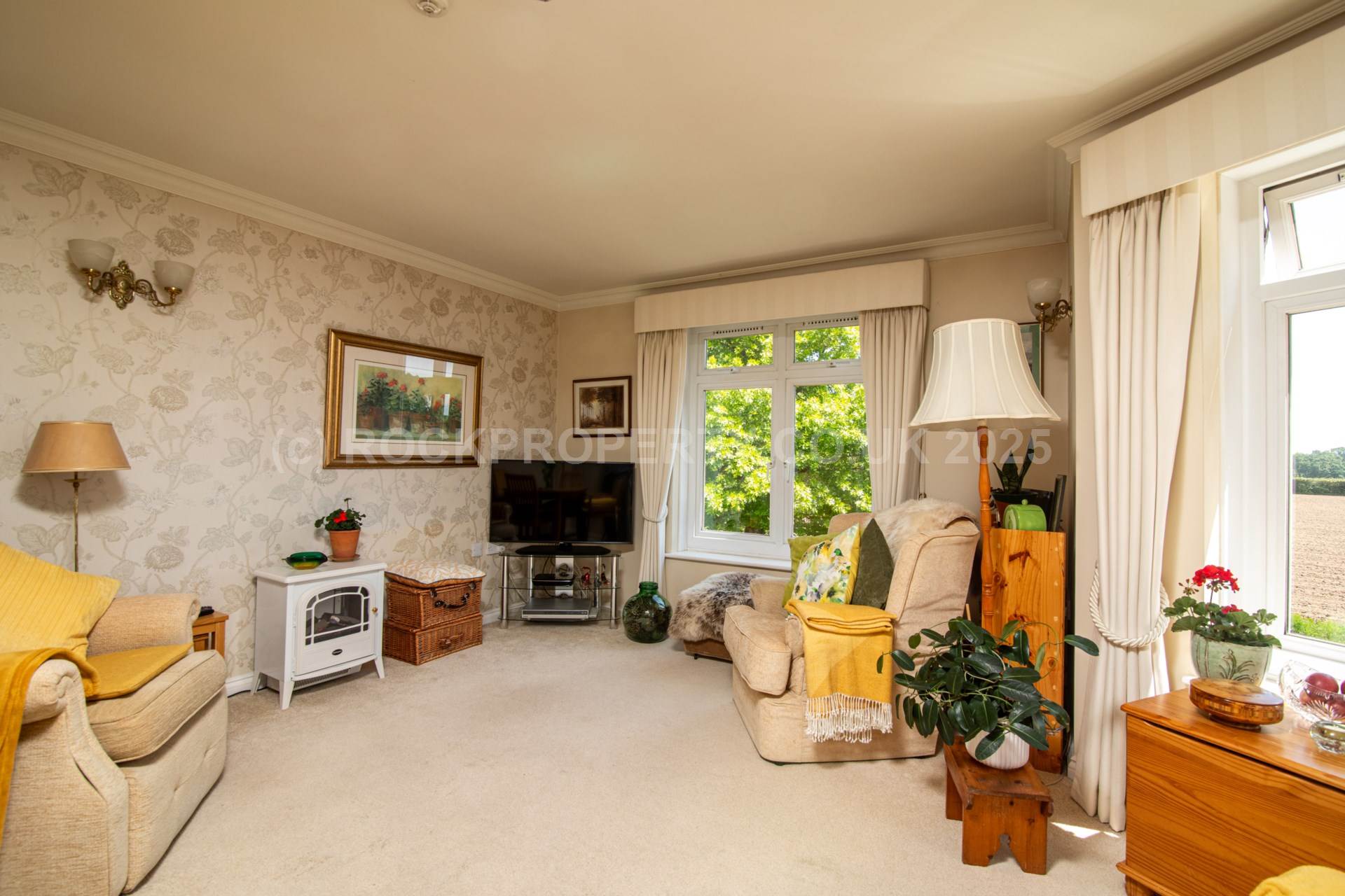 SUPERB 2 BED APARTMENT, Oaklands Manor, Rural St Saviour, Image 8