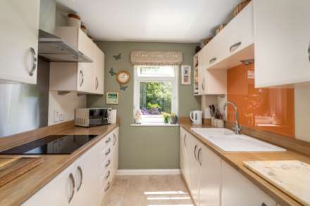 SUPERB 2 BED APARTMENT, Oaklands Manor, Rural St Saviour, Image 11
