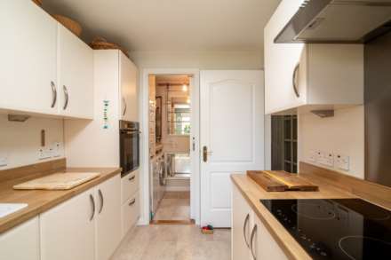 SUPERB 2 BED APARTMENT, Oaklands Manor, Rural St Saviour, Image 12