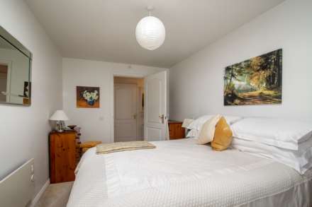 SUPERB 2 BED APARTMENT, Oaklands Manor, Rural St Saviour, Image 16