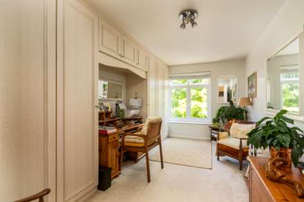 SUPERB 2 BED APARTMENT, Oaklands Manor, Rural St Saviour, Image 17